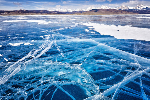 Beautiful ice in cracks . Its windy - Foto, Imagem