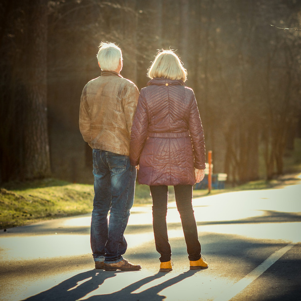 elderly couple outdoors - Φωτογραφία, εικόνα