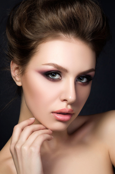 Portrait of young beautiful woman with evening make up - Φωτογραφία, εικόνα