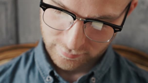 Portrait Of A Handsome Young Happy Man Using Digital Tablet - Filmagem, Vídeo