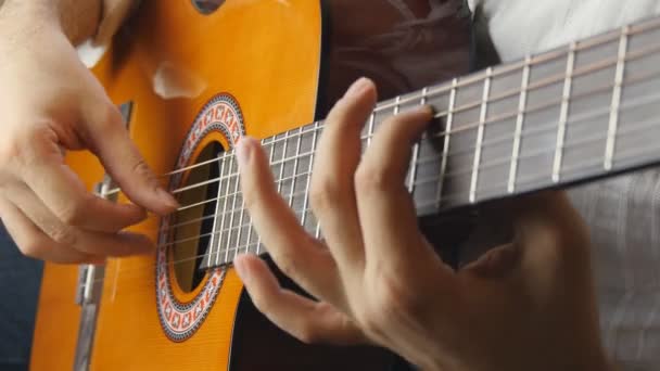 hraje klasická španělská kytara - Záběry, video