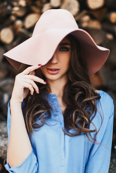 long hair woman wearing hat - Zdjęcie, obraz