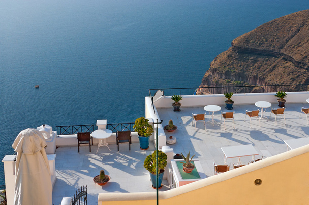 Santorini, un café con vistas al mar
 - Foto, Imagen
