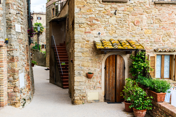 Ulice středověké vesnici Volterra. Itálie - Fotografie, Obrázek