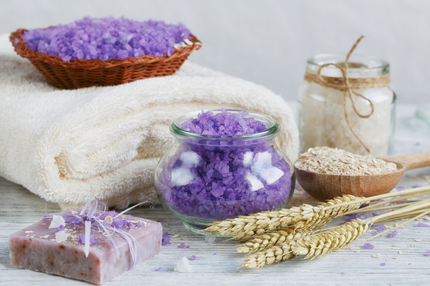 Natural handmade soap, sea salt, towel, oat flakes and wheat ear - Foto, Imagem