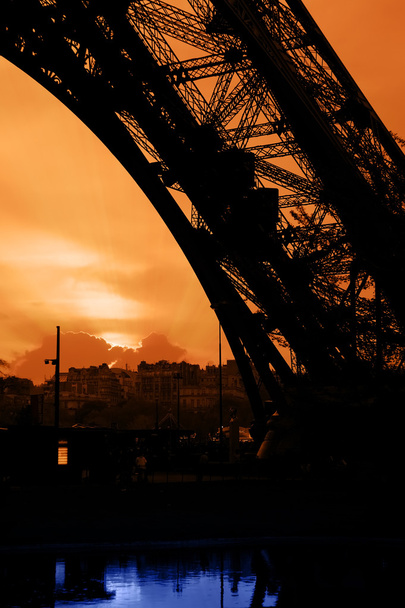 der Eiffelturm im Sonnenuntergang - Foto, Bild