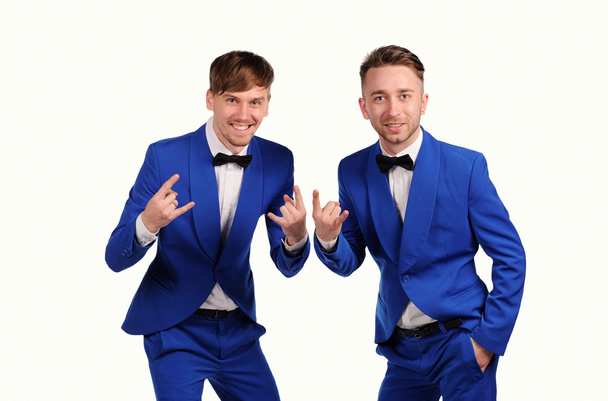 Hombres divertidos vestidos en suite azul con diferentes emociones
 - Foto, Imagen