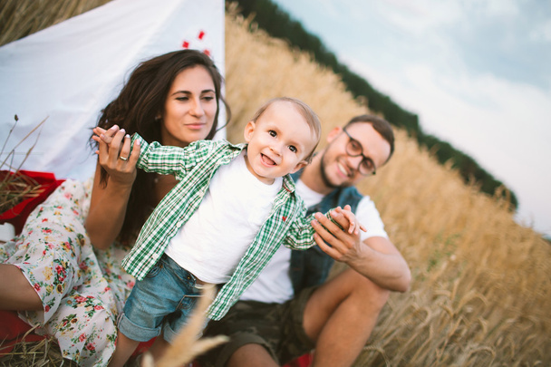 Young hipster father, mother cute baby son on picnic - Φωτογραφία, εικόνα