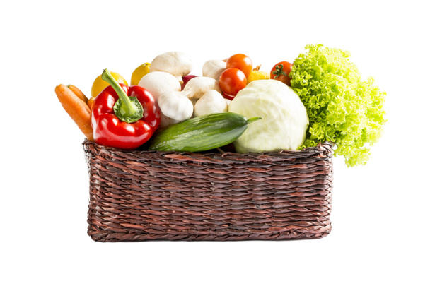panier avec fruits légumes sur fond blanc
 - Photo, image