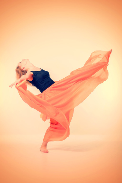 young blonde girl dancing  - Foto, imagen