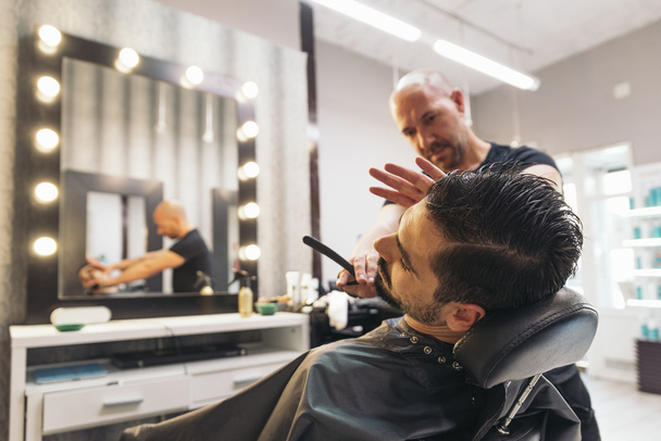 Bearded Man Getting Beard Haircut With A Razor By Barber - Foto, Bild