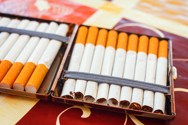 cigarrillos hechos a mano, primer plano
 - Foto, imagen