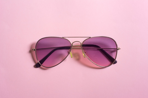 Roze aviator zonnebril - Foto, afbeelding