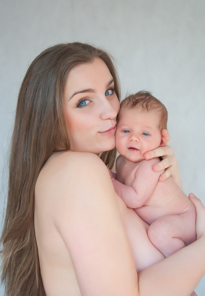 Picture of happy young mother with newborn baby - Foto, afbeelding