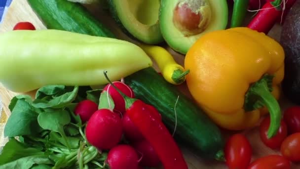 Stillleben mit verschiedenen frischen Bio-Gemüsen  - Filmmaterial, Video