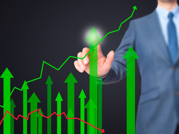 Értékesítési növekedés grafikonon - üzletember nyomja a kezét s érint gomb - Fotó, kép