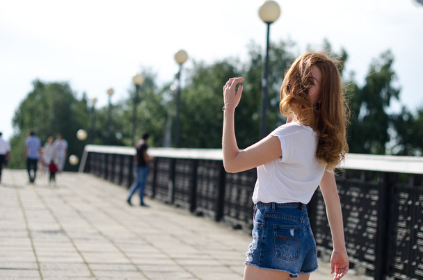 girl dancing in the city - Fotografie, Obrázek