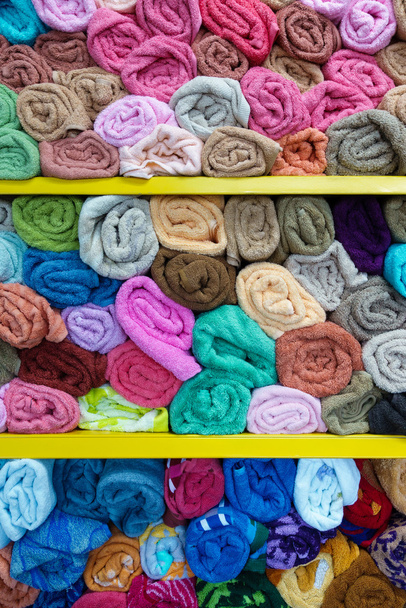 Красочные свернутые полотенца
 - Фото, изображение