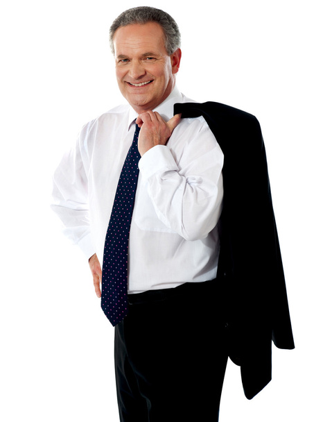 Senior male executive holding coat over his shoulders - Foto, Imagem