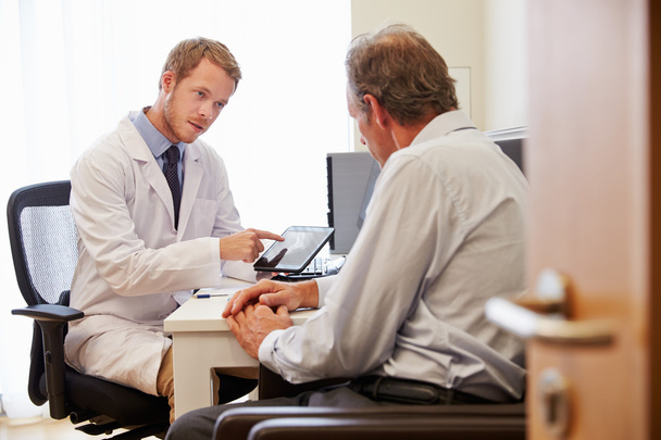 Patient Having Consultation With Doctor - Foto, imagen