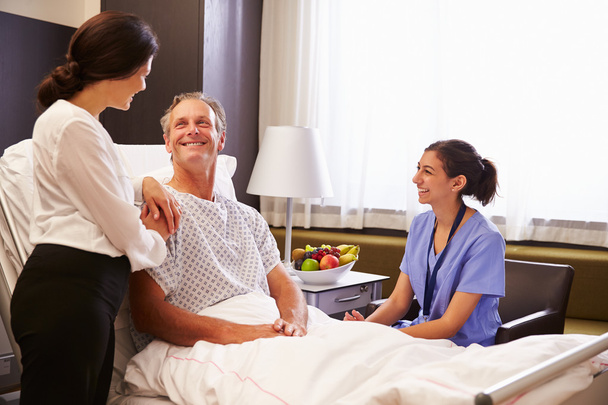 Nurse Talking To Male Patient And Wife - Foto, Imagen
