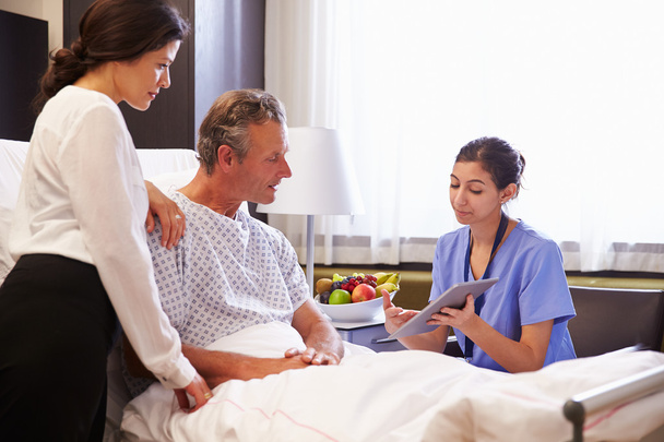 Nurse Talking To Male Patient And Wife - Foto, Imagen