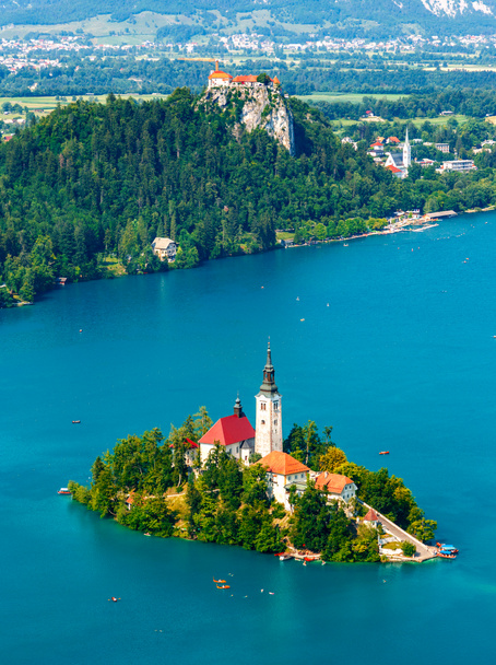 Panorámás kilátás nyílik a tó Bled, Szlovénia - Fotó, kép