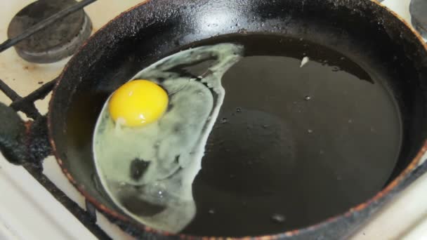Scrambled Eggs Fried in a Pan - Video, Çekim
