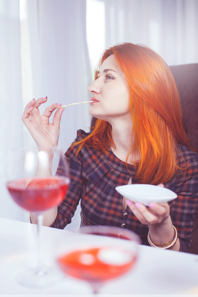 She eats with relish, gourmet - Фото, зображення