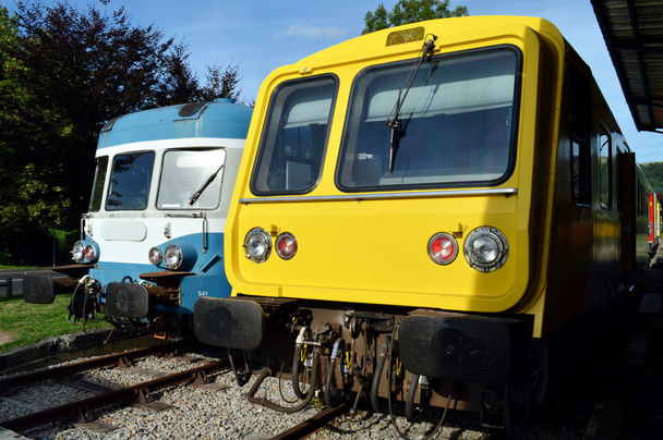 vonatokat az állomáson - Fotó, kép