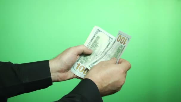 green background, hands consider dollars - Πλάνα, βίντεο