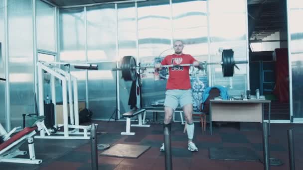 Atleta olímpico levantar barra de peso pesado
 - Metraje, vídeo