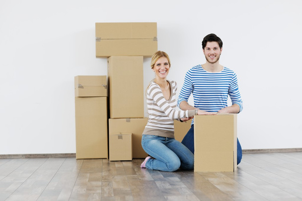 Young couple moving in new house - Foto, Imagem