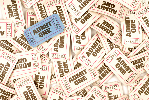 Bir sinema bileti arka plan bir benzersiz mavi bilet ile kabul - Fotoğraf, Görsel