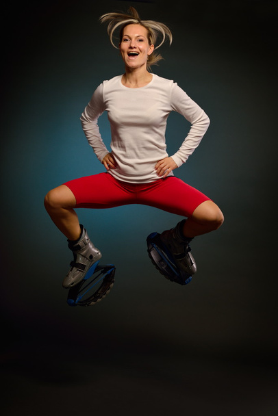 Young woman exercising - Foto, imagen