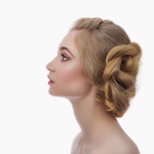 Beauty hairstyle blond girl - Foto, afbeelding