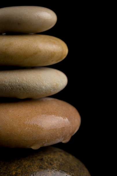 balanceamento de pedras zen em preto
 - Foto, Imagem