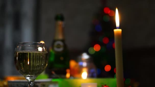 Champagne, candela e serata romantica
 - Filmati, video