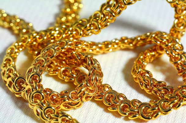 cadena de oro alrededor de su cuello
. - Foto, Imagen