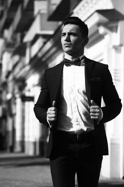 Young man in suit  - Fotoğraf, Görsel