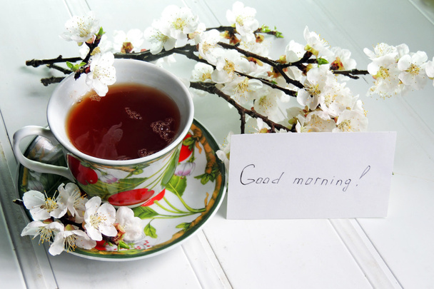 Чай, цветущая абрикосовая ветка
  - Фото, изображение