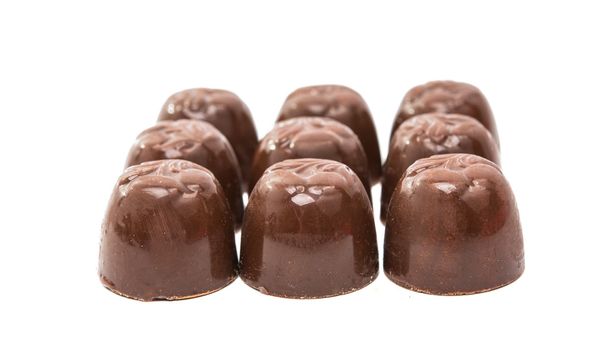 caramelle al cioccolato con ciliegia isolata
  - Foto, immagini