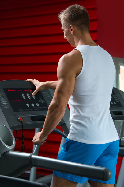 Young man on treadmill - Фото, зображення