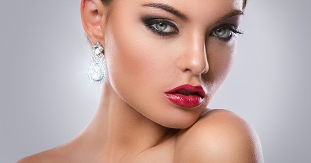  woman with luxury earrings - Foto, immagini