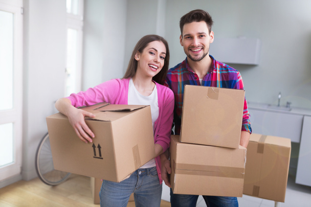 Couple with unpacked boxes in new home - Foto, Imagem