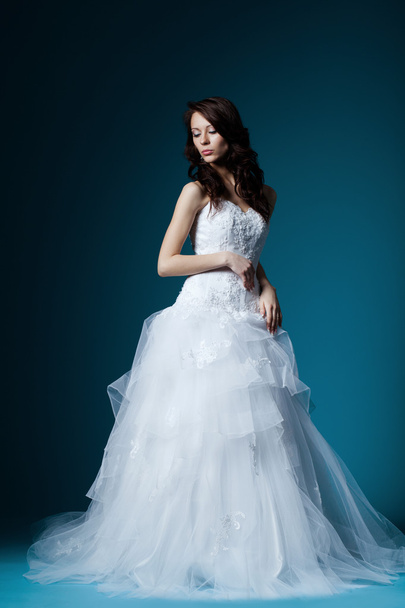 beautiful bride in wedding dress on blue - Zdjęcie, obraz