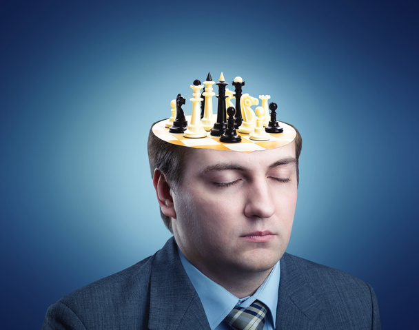 Empresario jugando ajedrez
 - Foto, Imagen