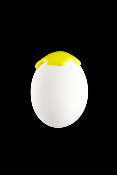 Χρώματα λευκά αυγών βουτηγμένος - Φωτογραφία, εικόνα