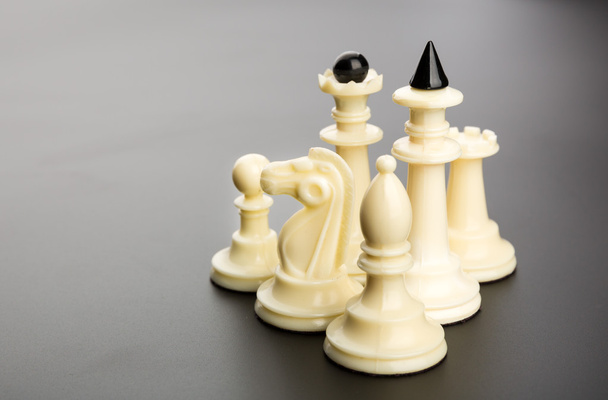 λευκά σκακιστικά στοιχεία  - Φωτογραφία, εικόνα