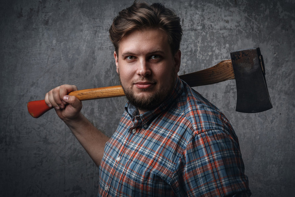 Bearded man with axe - Foto, Imagen